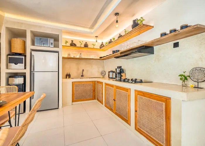 Villa Florence - 3Bdr Luxury Villa, Private Pool, Walk To The Beach Seminyak 